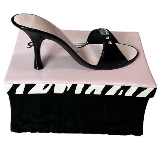 COPY - PIGGY BANK Ceramic Shoe Themed 'A Penny Saved is a New Pair Earned' Bling - Picture 5 of 9